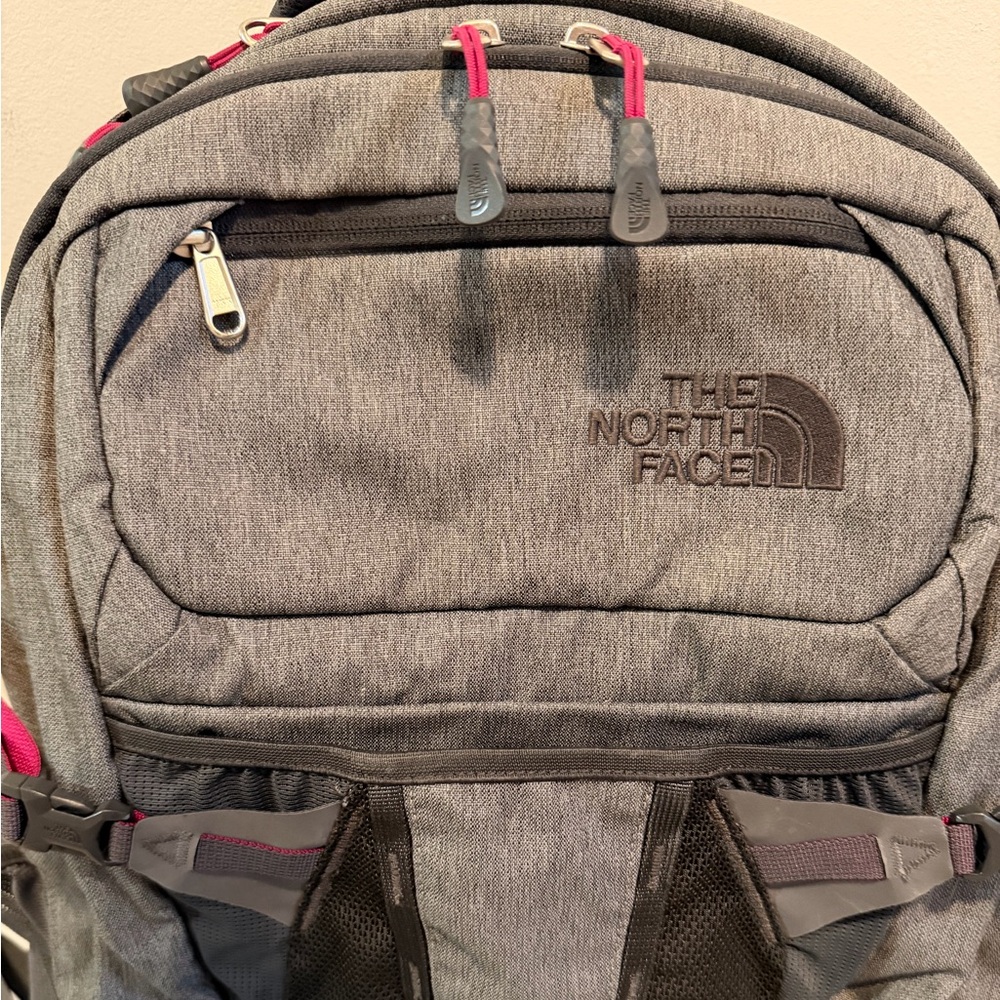 The North Face Recon Everyday Backpack - Durable Travel & Commuter Bag - Picture 2 of 5
